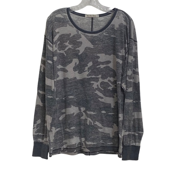 Free People We The Free Gray Camouflage Long Sleeve Top Woman’s Medium Oversize - Picture 3 of 7